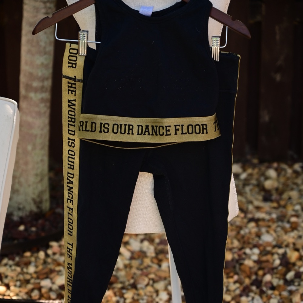 The world is our dance floor leggings (BRA NOT INCLUDED)